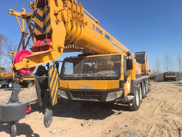 ONE UNIT XCMG 100-TON TRUCK CRANE