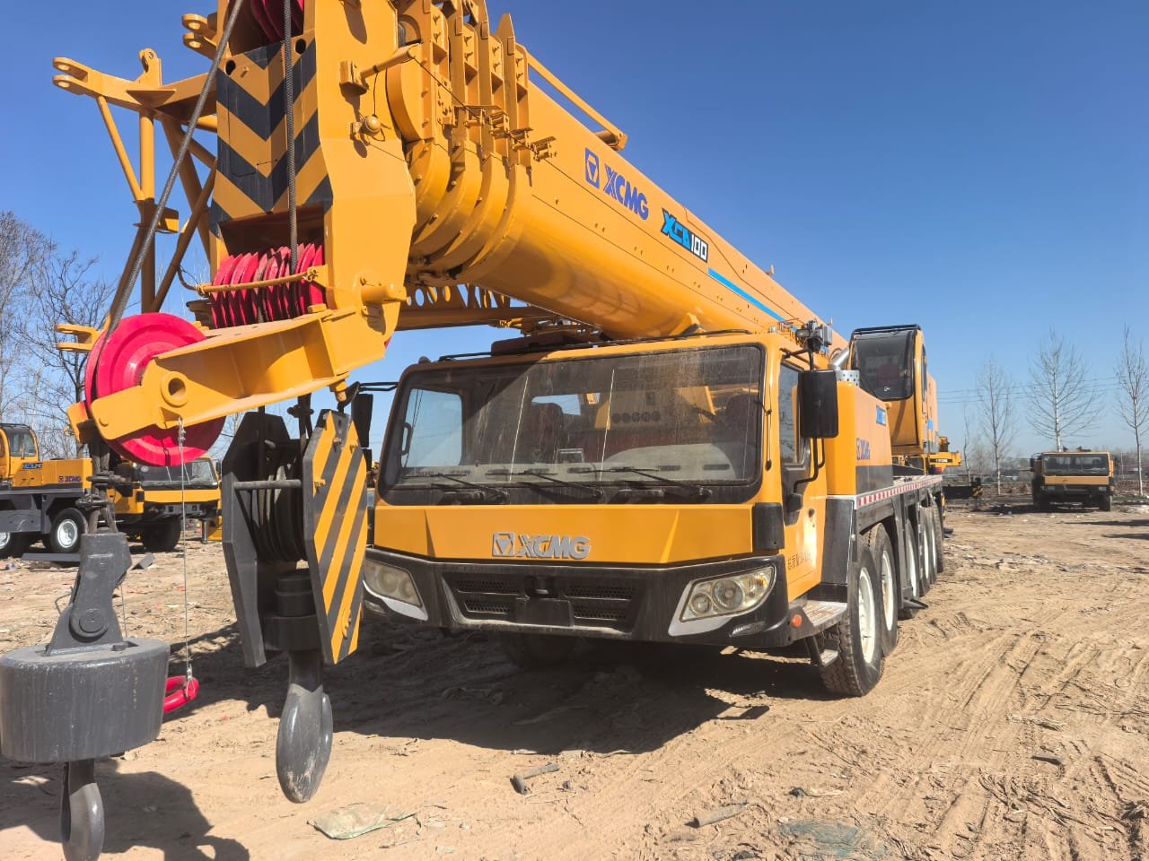 ONE UNIT XCMG 100-TON TRUCK CRANE