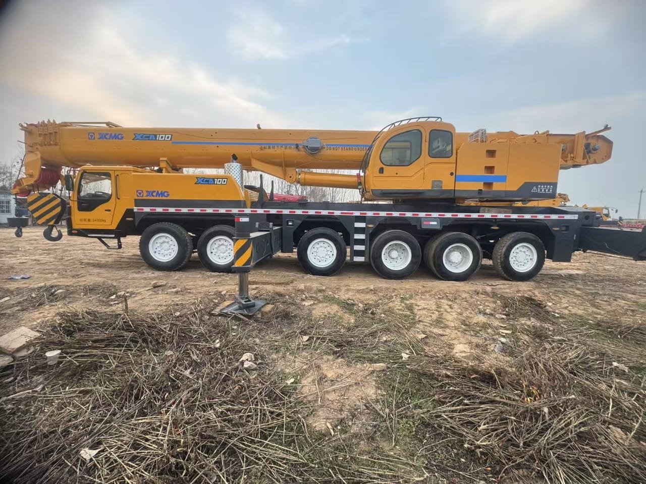 ONE UNIT XCMG 100-TON TRUCK CRANE - Image 3