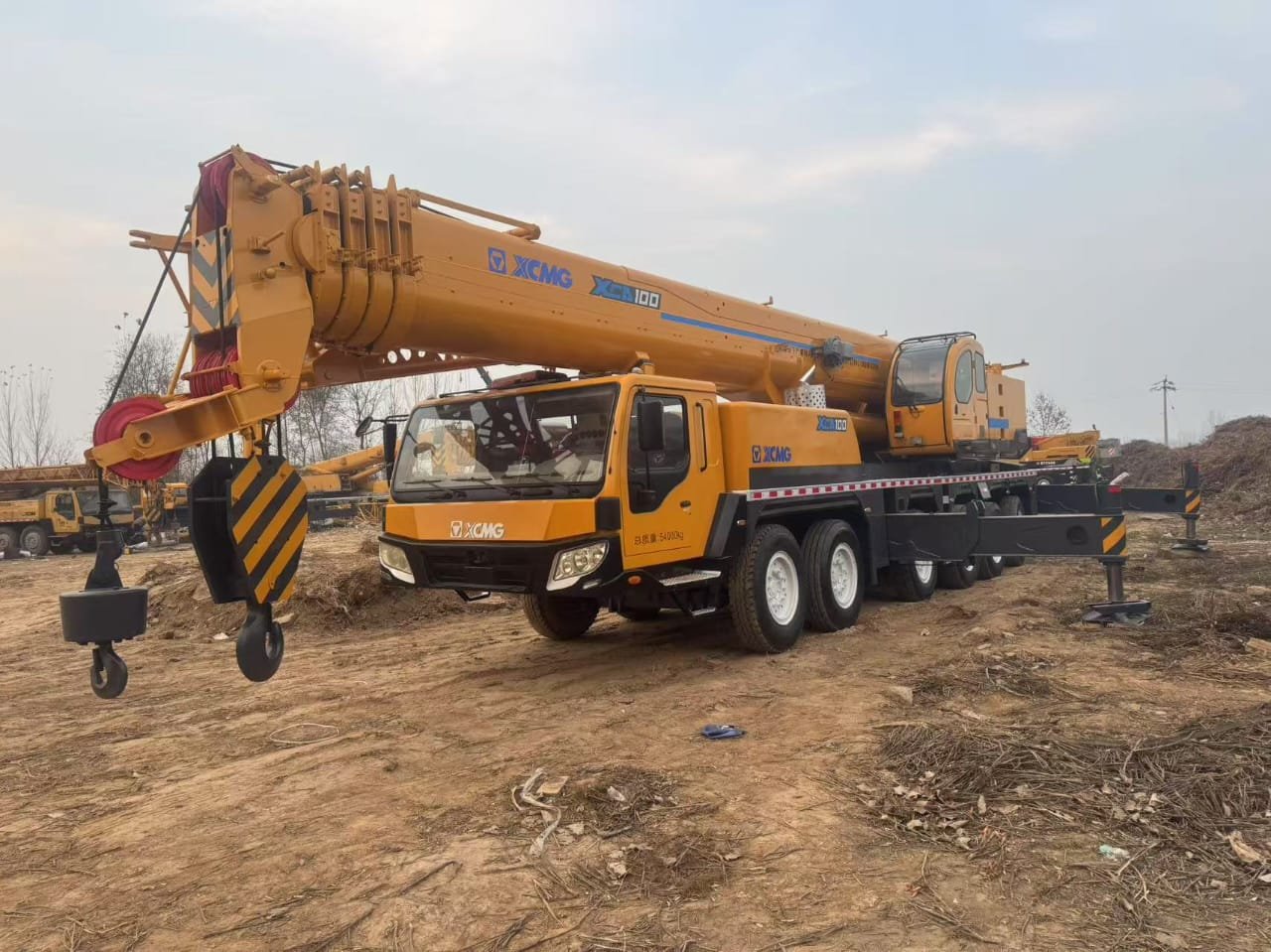 ONE UNIT XCMG 100-TON TRUCK CRANE - Image 2