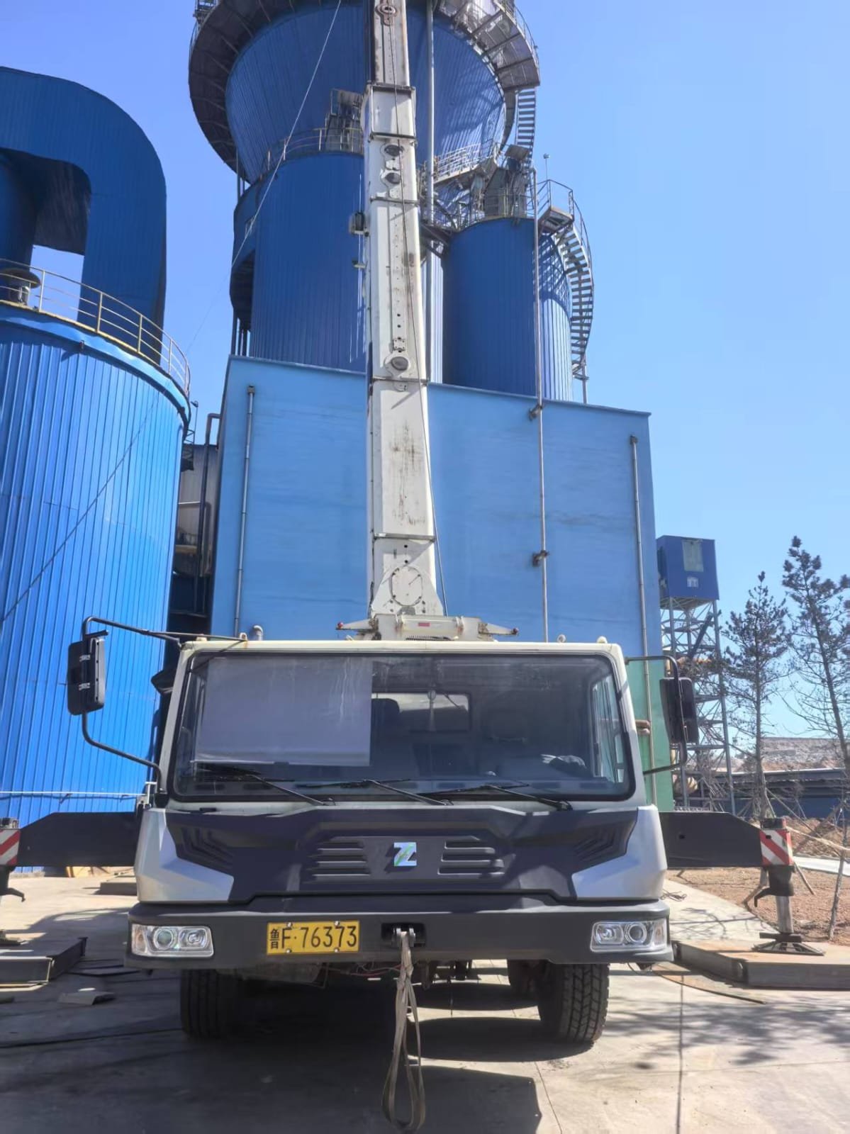 ONE UNIT ZOOMLION 260T TRUCK CRANE - Image 4