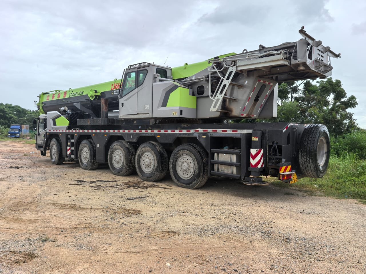 ONE UNIT ZOOMLION 200T TRUCK CRANE - Image 2