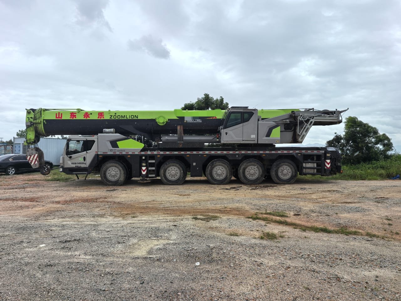 ONE UNIT ZOOMLION 200T TRUCK CRANE - Image 8