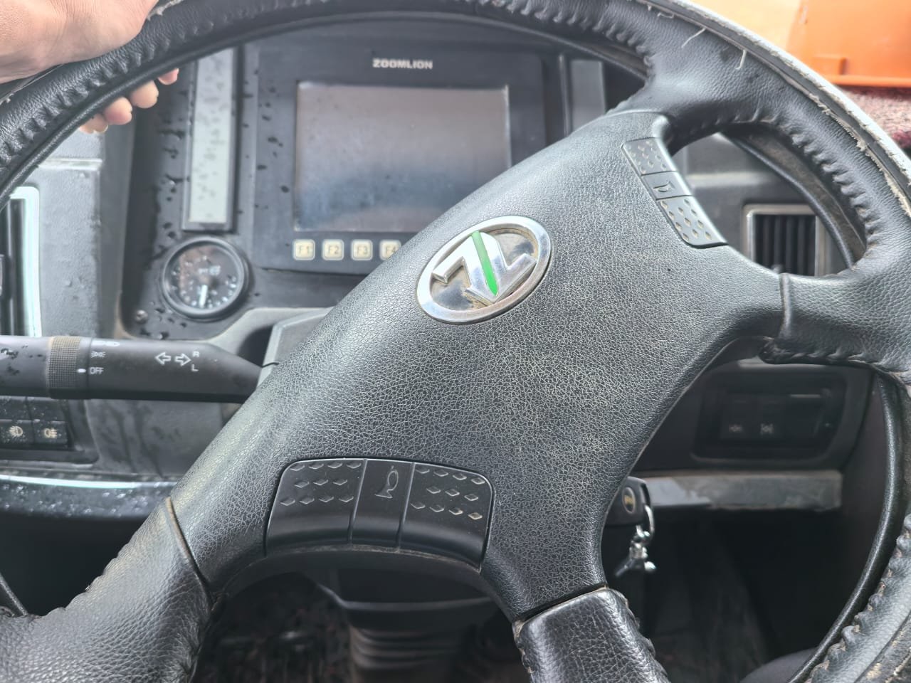 ONE UNIT ZOOMLION 200T TRUCK CRANE - Image 11