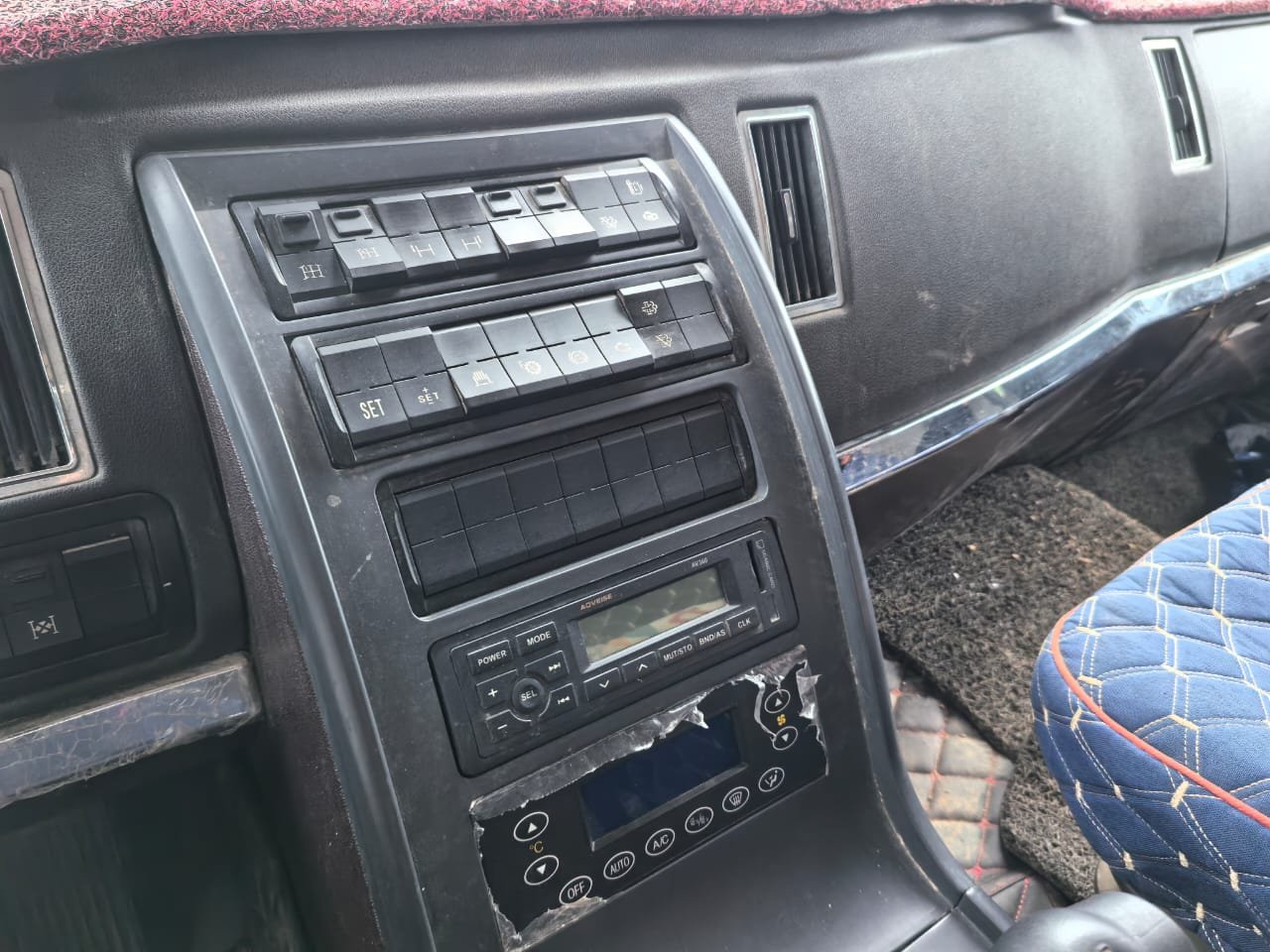 ONE UNIT ZOOMLION 200T TRUCK CRANE - Image 12