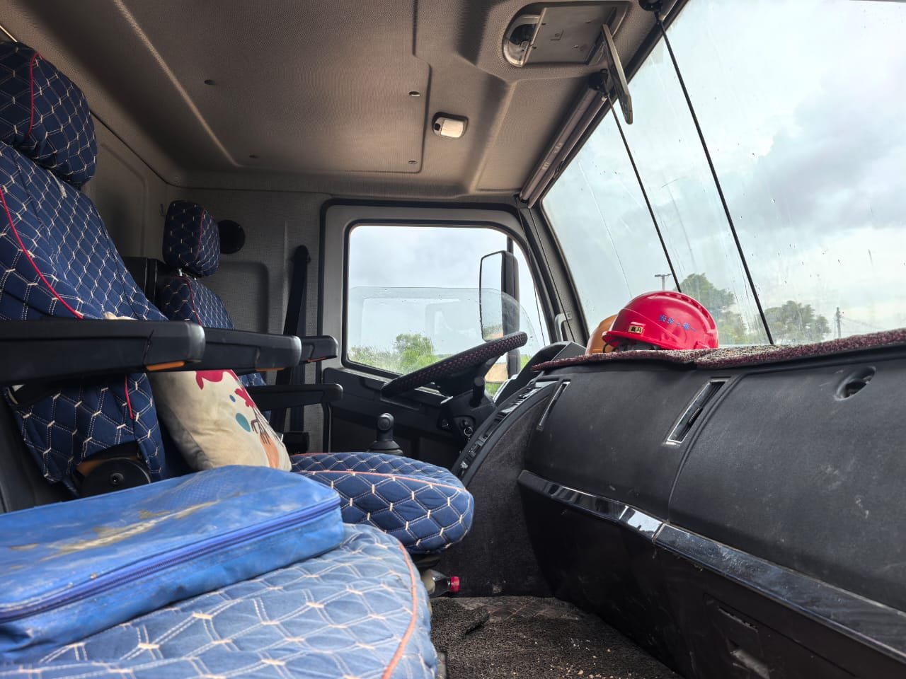 ONE UNIT ZOOMLION 200T TRUCK CRANE - Image 9