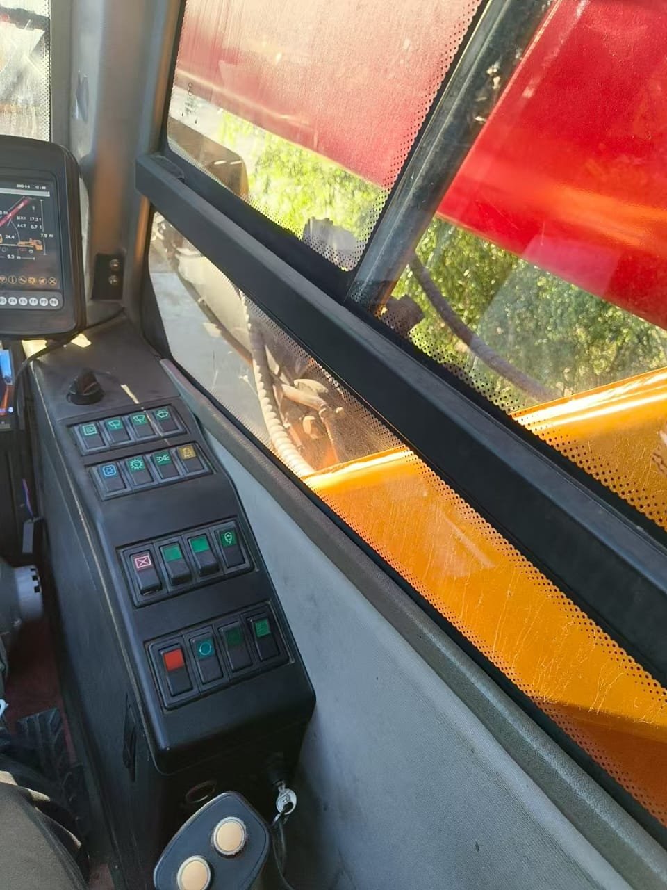 ONE UNIT SANY 75-TON TRUCK CRANE - Image 9