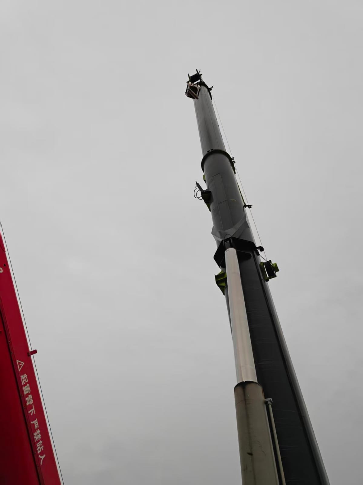 ONE UNIT ZOOMLION 200-TON TRUCK CRANE - Image 12