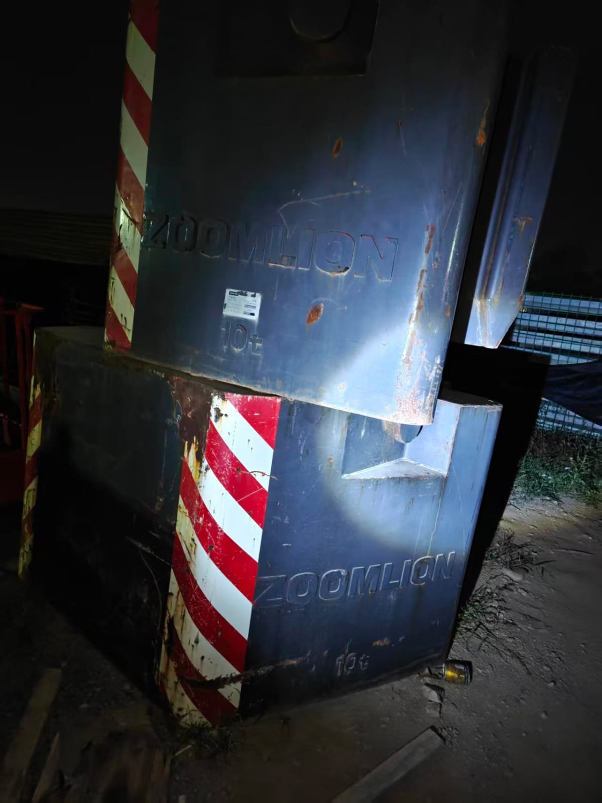 ONE UNIT ZOOMLION 200-TON TRUCK CRANE - Image 7