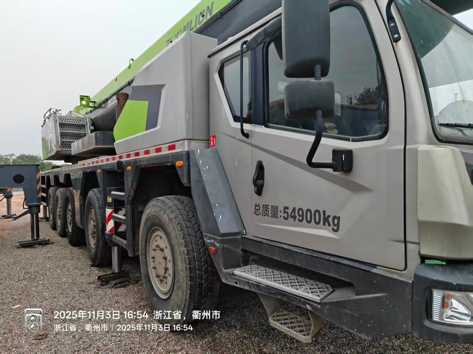 ONE UNIT ZOOMLION 200-TON TRUCK CRANE - Image 3