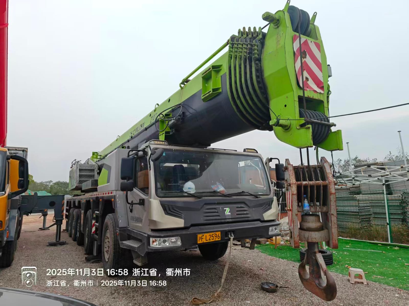 ONE UNIT ZOOMLION 200-TON TRUCK CRANE - Image 5