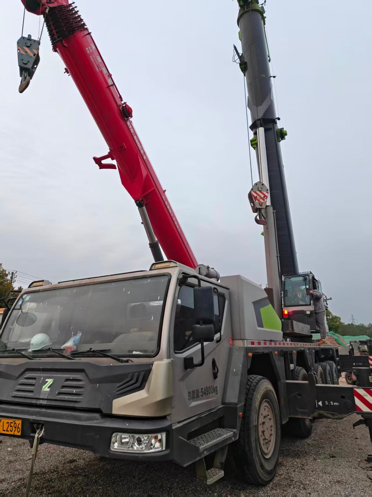 ONE UNIT ZOOMLION 200-TON TRUCK CRANE - Image 4