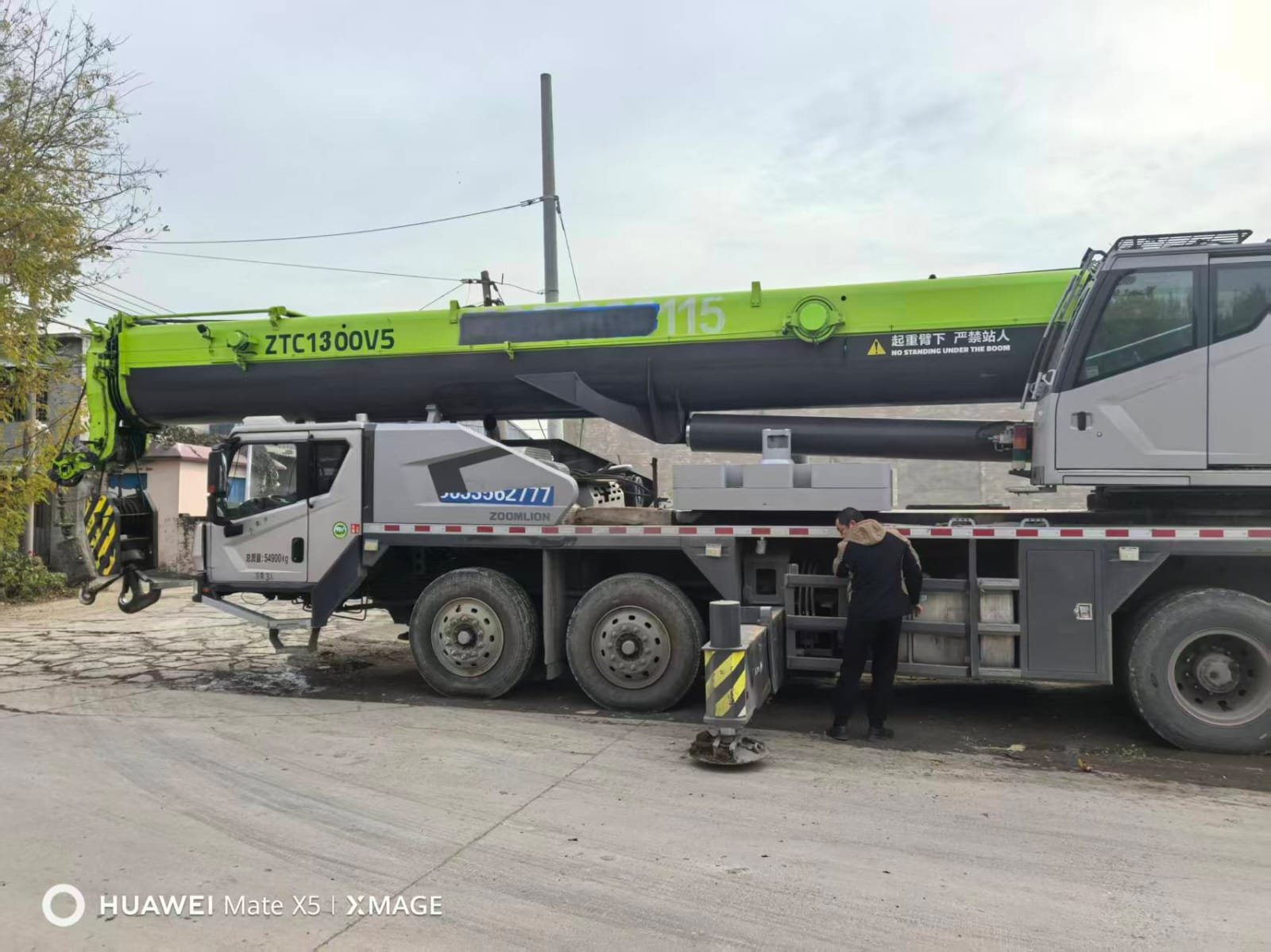 ONE UNIT ZOOMLION 100T TRUCK CRANE - Image 7