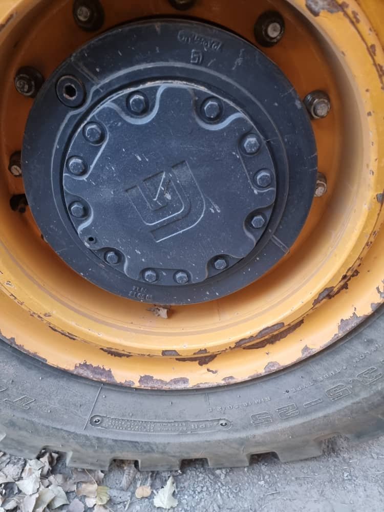 Wheel Loader - Image 14