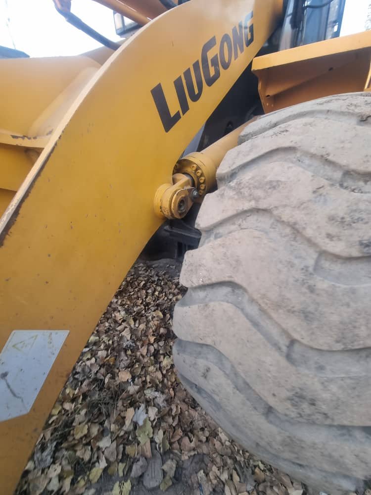 Wheel Loader - Image 16