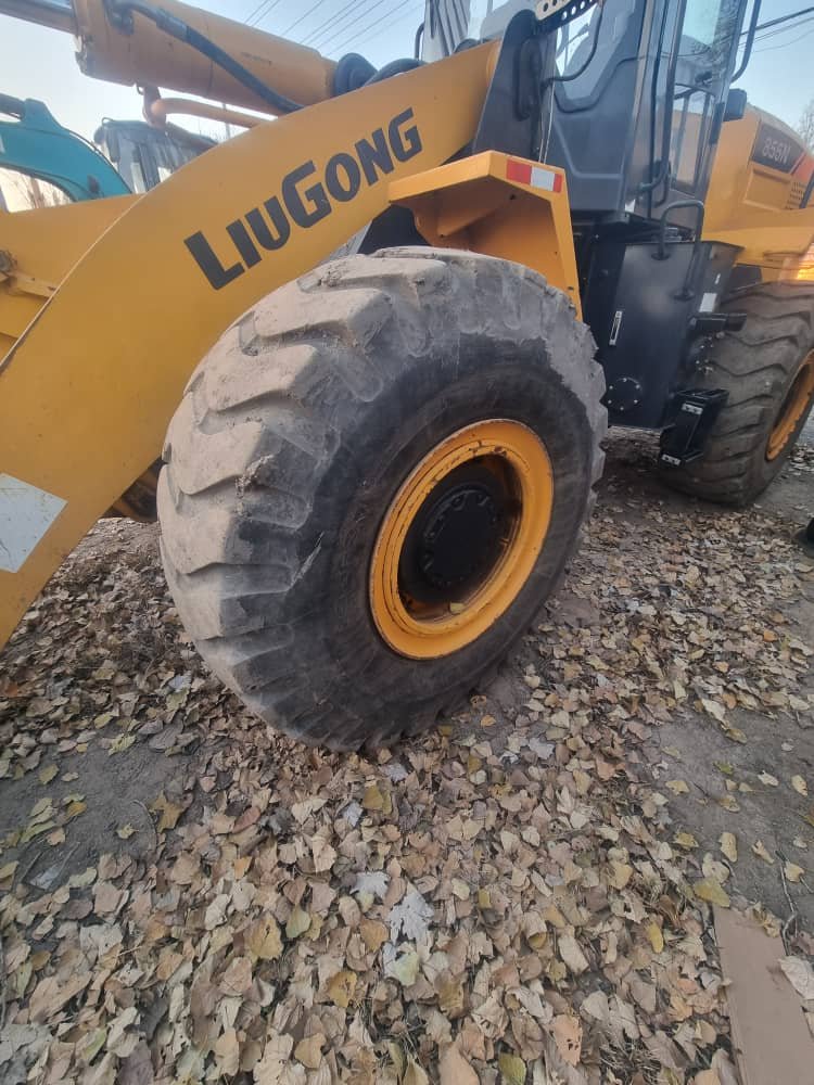 Wheel Loader - Image 21