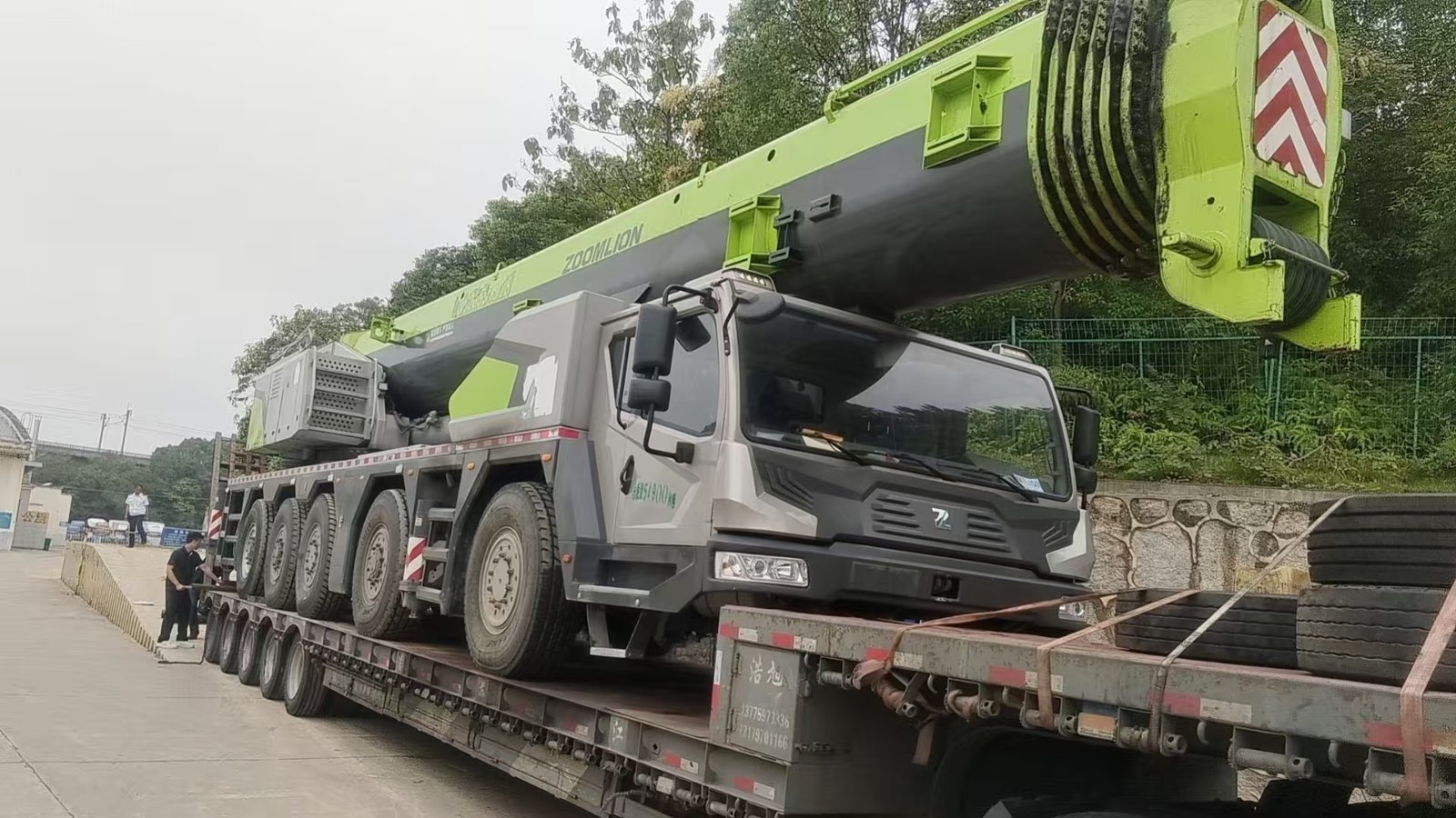 ONE UNIT ZOOMLION 200T TRUCK CRANE - Image 3