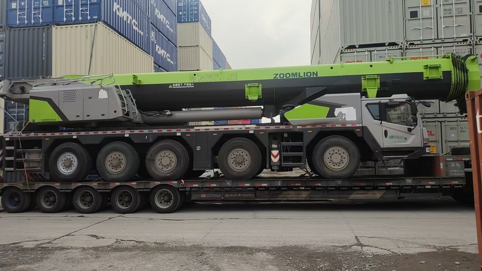 ONE UNIT ZOOMLION 200T TRUCK CRANE - Image 4