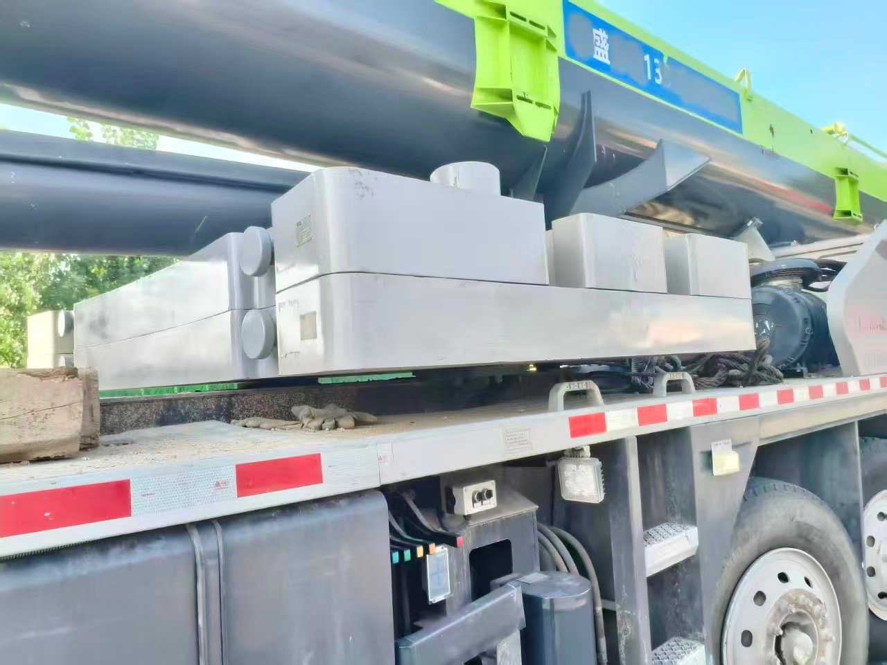 ONE UNIT ZOOMLION 100T TRUCK CRANE - Image 8