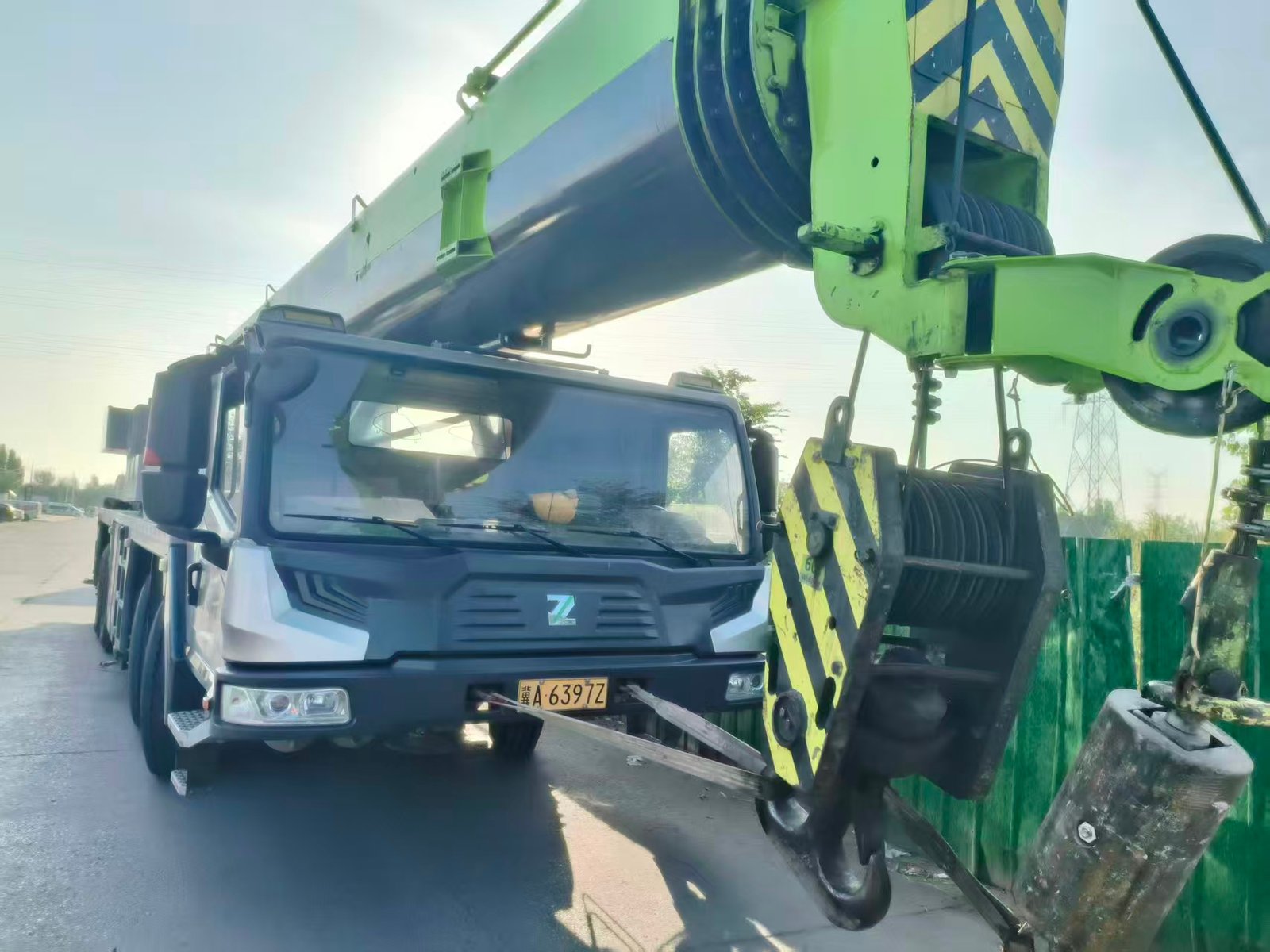 ONE UNIT ZOOMLION 100T TRUCK CRANE - Image 4