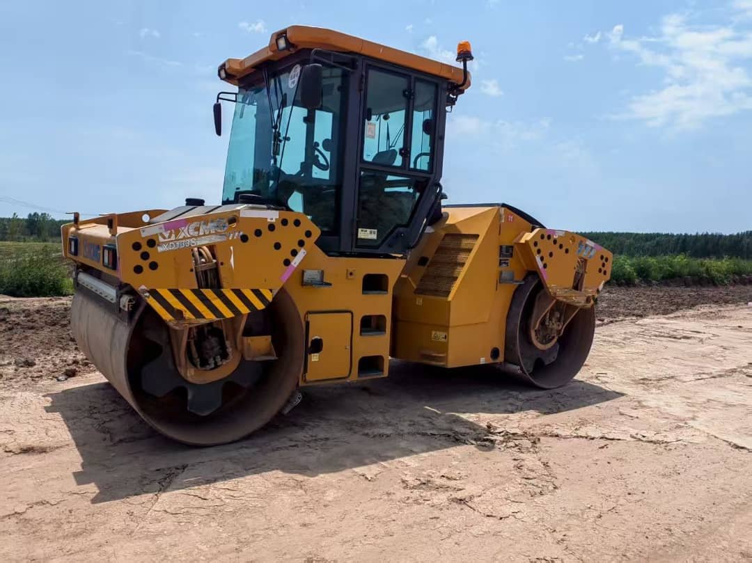 High-Performance Cummins 4.5 Tier III Engine with Smart Hydraulic and Operator-Centric Features