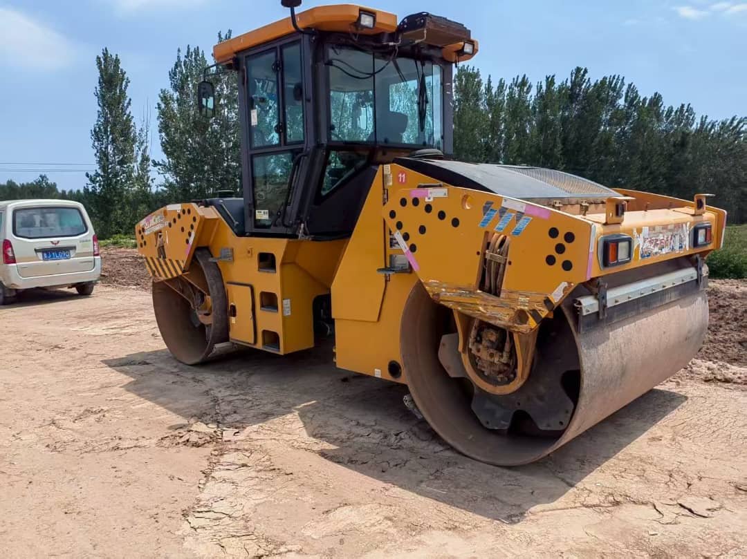 High-Performance Cummins 4.5 Tier III Engine with Smart Hydraulic and Operator-Centric Features - Image 6