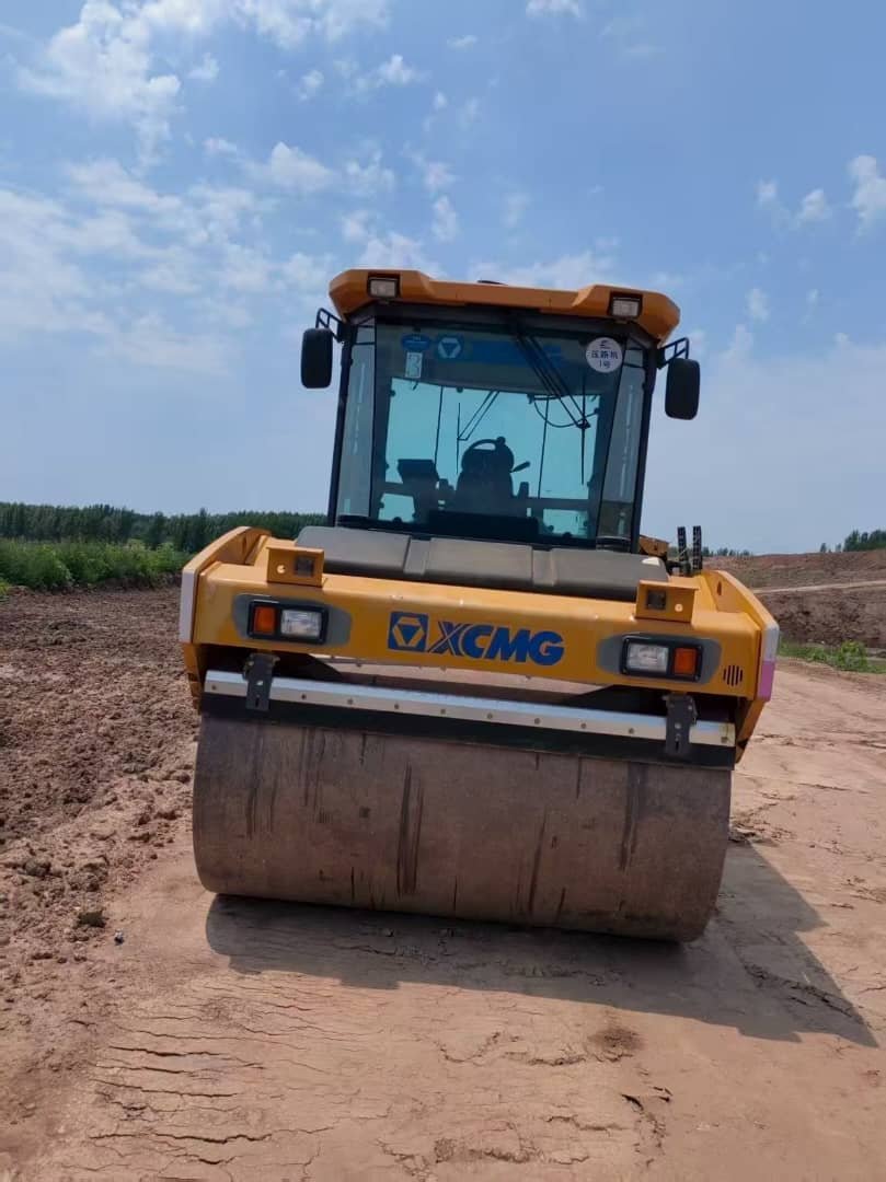 High-Performance Cummins 4.5 Tier III Engine with Smart Hydraulic and Operator-Centric Features - Image 5