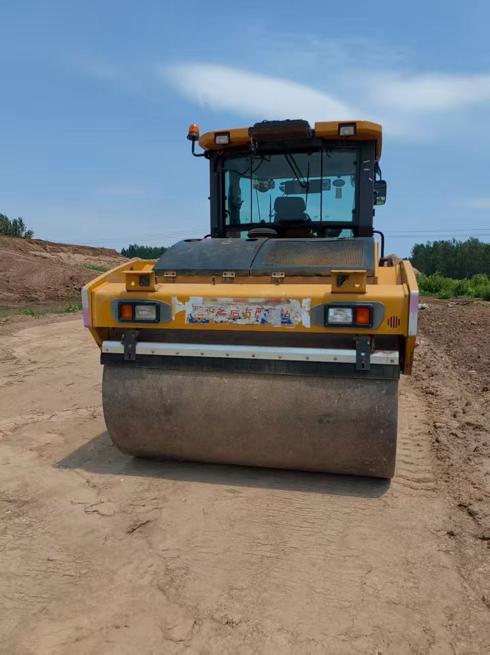 High-Performance Cummins 4.5 Tier III Engine with Smart Hydraulic and Operator-Centric Features - Image 4