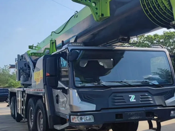 ONE UNIT ZOOMLION 200T TRUCK CRANE