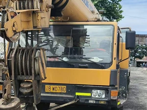 ONE UNIT XCMG 50T TRUCK CRANE