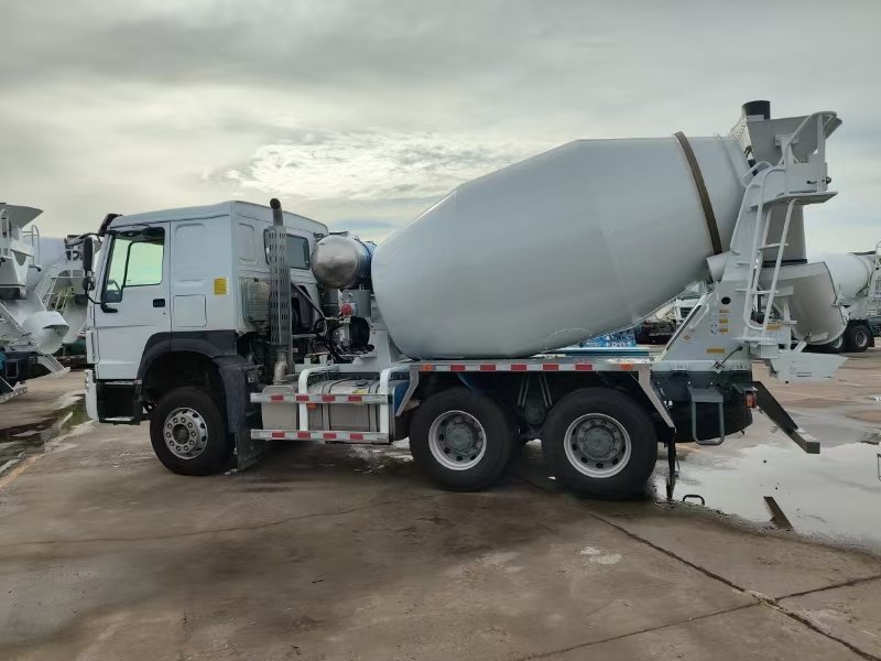 MIXER TRUCK 6X4 10 m³ - Image 4