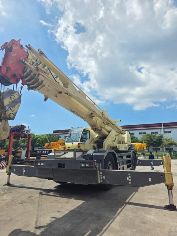 4 WHEEL CRANE